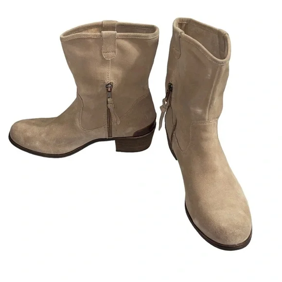 UGG Briar suede leather boots. Color is Sugar alone tan. Size 10 GUC - Picture 3 of 16